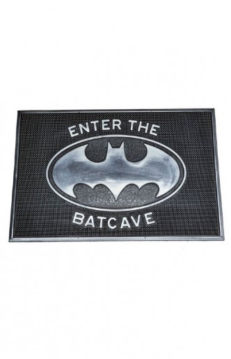 DC Comics: Batman -Felpudo Enter the Batcave