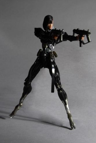 Deus Ex Play Arts Figura Yelena Federova 