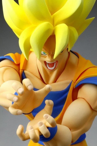 Bandai Tamashii Nations Super Saiyan Son Goku "Dragonball Z" S.H. Figuarts Action Figure