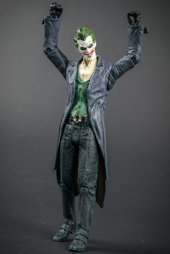 Figura - Batman: Arkham Origins "The Joker" 18cm.