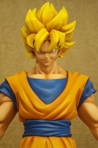 Figura Gigante - Dragon Ball Z "Super Saiyan Goku" X-PLUS 46cm.