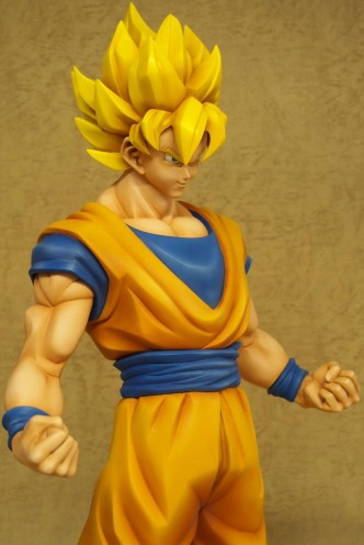 Figura Gigante - Dragon Ball Z "Super Saiyan Goku" X-PLUS 46cm.