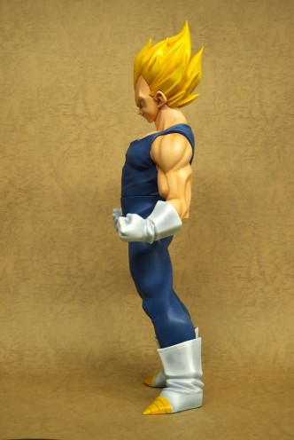 Gigantic Series Dragon Ball Z Vegeta (Super Saiyan) Figure by X-Plus 43cm