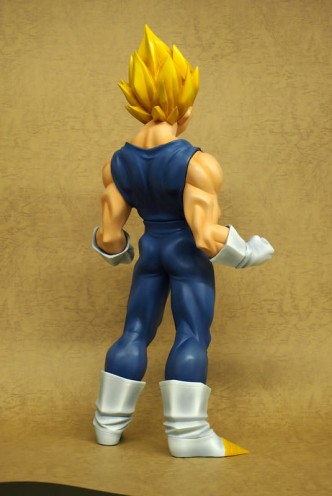 Gigantic Series Dragon Ball Z Vegeta (Super Saiyan) Figure by X-Plus 43cm