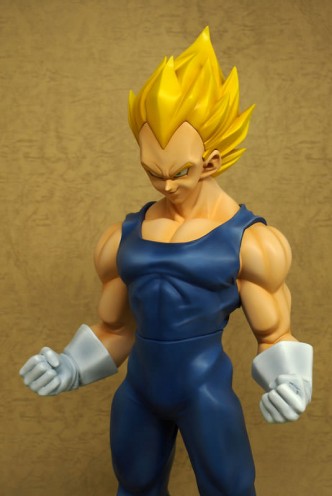 Gigantic Series Dragon Ball Z Vegeta (Super Saiyan) Figure by X-Plus 43cm