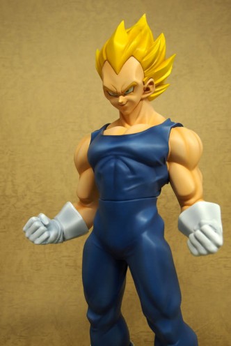 Gigantic Series Dragon Ball Z Vegeta (Super Saiyan) Figure by X-Plus 43cm