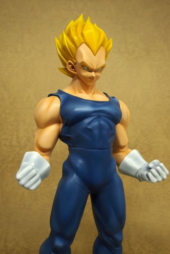 Gigantic Series Dragon Ball Z Vegeta (Super Saiyan) Figure by X-Plus 43cm