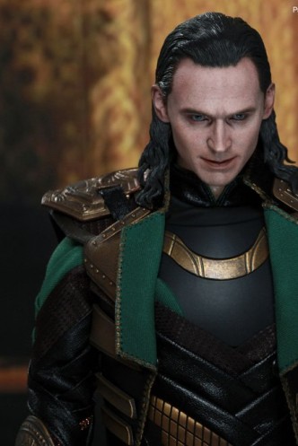 HOT TOYS - Thor: The Dark World "LOKI" V 2.0 30cm.