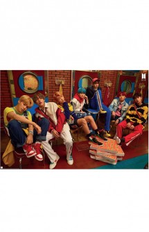 Poster BTS - Group on couch