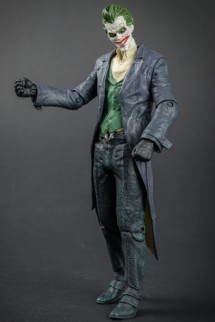 Figura - Batman: Arkham Origins "The Joker" 18cm.